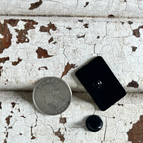 Brand new Harry Styles “Sunflower vol. 6” cassette tape enamel pin - Picture 3 of 3